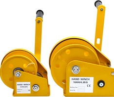 Does the wire rope of the hand-crank winch need to be lubricated?