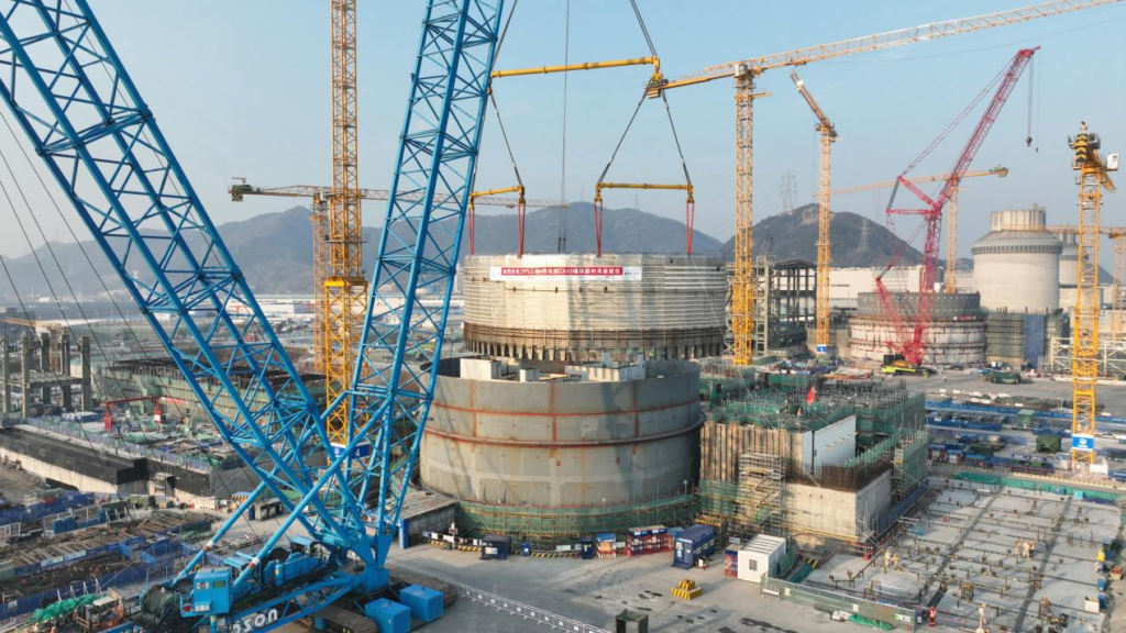 Operaciones de tendido de hilos de acero durante la construcción de islas nucleares en centrales nucleares - 1