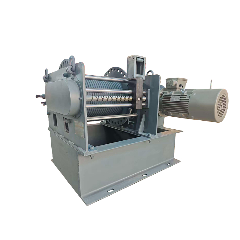 Cabrestante autoenrollable: tambor ranurado, limitador de freno mecánico, regulación de velocidad silenciosa y de alta eficiencia.